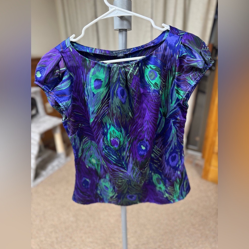 Banana Republic ‘silky’ peacock feather pattered blouse